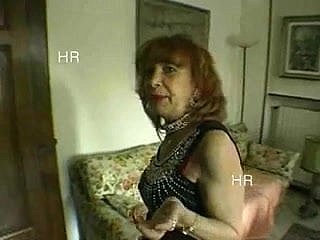 Dojrzałe włoski uwieść Dwóch młodych chłopaków i fucked