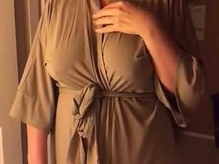 Spogliarello titillating