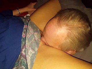 Cuck und Frau lecken Bullfriend zusammen