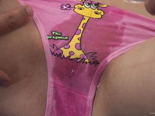 Wet trull sucks gumshoe with the addition of gets fucked to her wet pussy