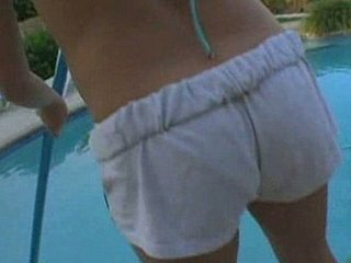 Kami membawa Anda kembali di luar di mana kita bertemu Brianna Pantai