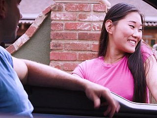 Dijemput Asia facialized di dalam mobil dengan pria acak